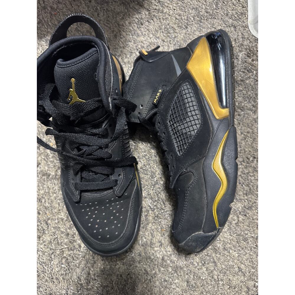 Nike Air Jordan Mars 270 Shoes Youth Sz 5.5 Y Black Metallic Gold